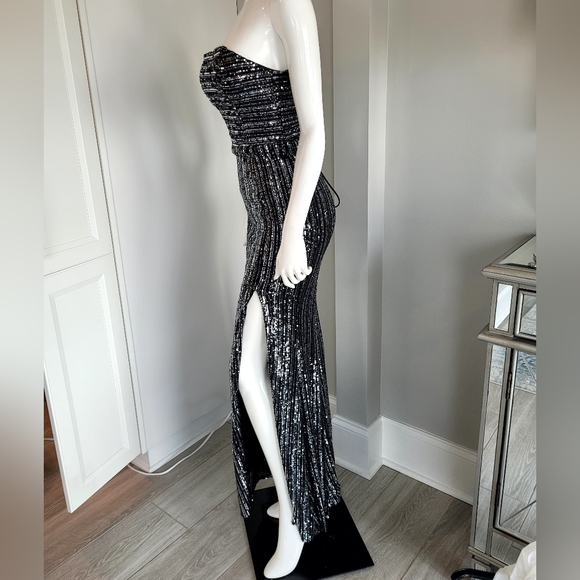 Black and silver sequin gown - Picture 7 of 14